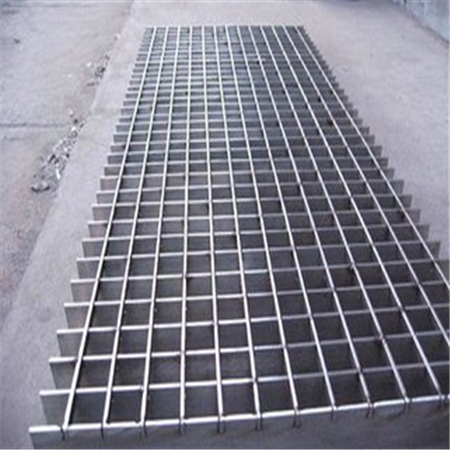 钢格栅板如何改善城市积水问题