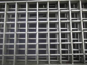 钢格板产品承受过大的压力会导致其变形